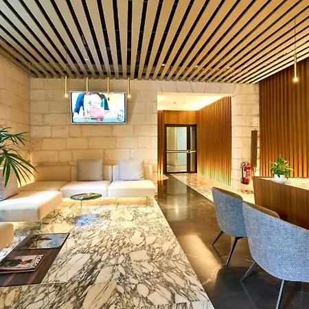 Contemporary Staycation, St Julian's Apartment *