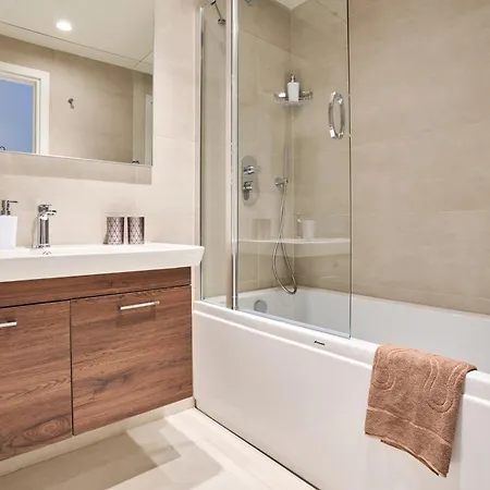 Contemporary Staycation, St Julian's Apartment San Ġiljan