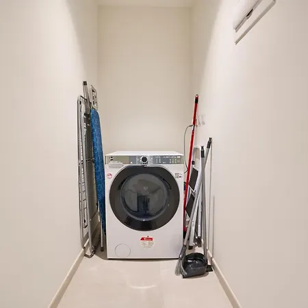Contemporary Staycation, St Julian's Apartment San Ġiljan
